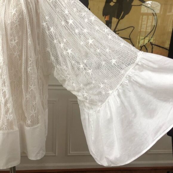 Anthro Akemi + Kin White Star Bell Sleeve Top S - Picture 4 of 11